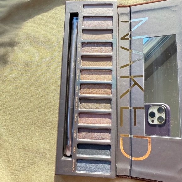 Urban Decay Naked Palette - Picture 5 of 6